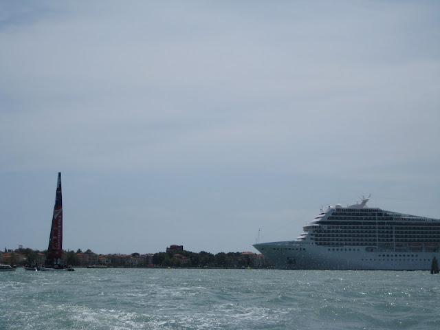 Ce que j'ai aperçu de l'America's cup, loin de la foule qui était, paraît-il, considérable...