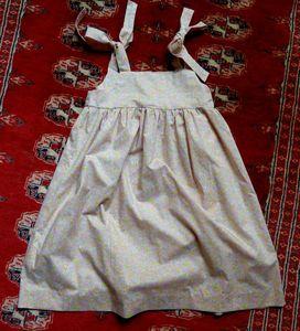 Robe à bretelles nouées