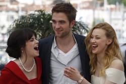 Photocall :Vidéo et Photos avec le Cast de Cosmopolis imagebam.com