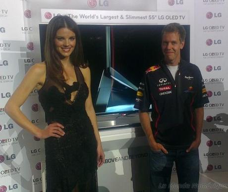 LG montre sa TV OLED 55 pouces aux européens en présence de Sebastien Vettel