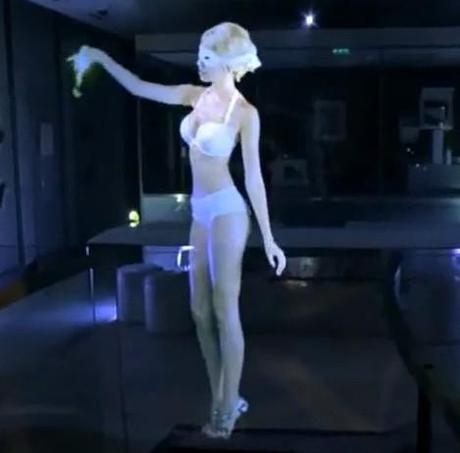 Un mannequin holographique dans les rues de Paris