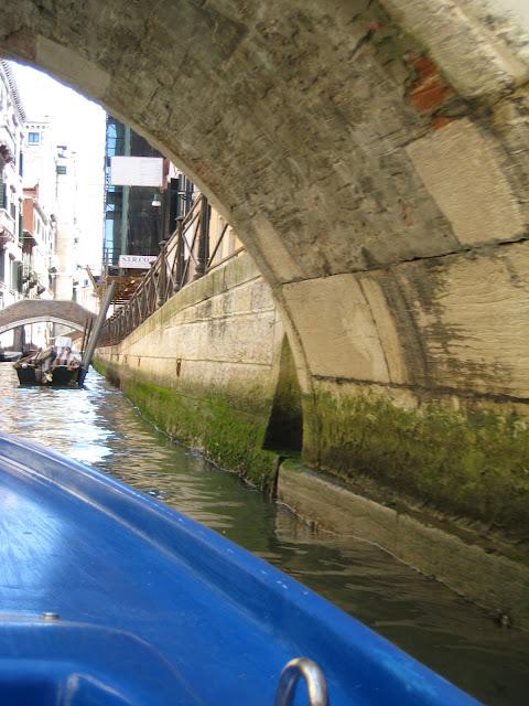 Embarquez avec moi dans la barque bleue !
