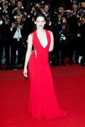 Kristen_Stewart_Stars_Cosmopolis_Premiere_HlOrANmbR6xl.jpg