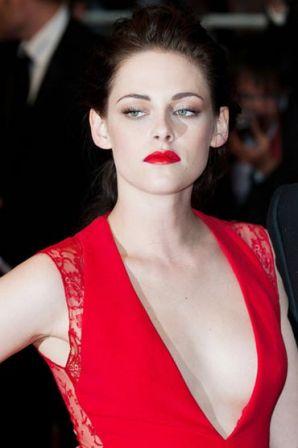 Kristen_Stewart_Stars_Cosmopolis_Premiere_FvWGuFkzOrLl.jpg