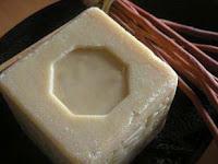 POURQUOI PREFERER LES SAVONS ARTISANAUX  A LA GLYCERINE?