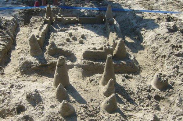 Il a fait un temps estival aujourd'hui, et les premiers châteaux de sable ont fait leur réapparition à Lambersart-Plage