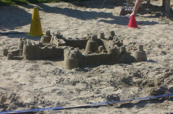 Il a fait un temps estival aujourd'hui, et les premiers châteaux de sable ont fait leur réapparition à Lambersart-Plage