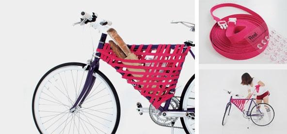 Des autocollants + un ruban = un panier pour mon vélo !