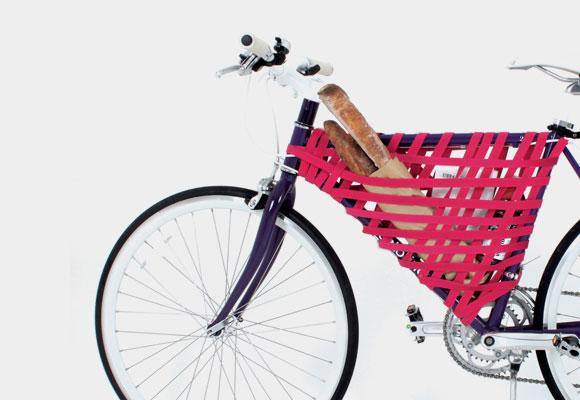 Un vélo + un ruban = un vélo avec panier !