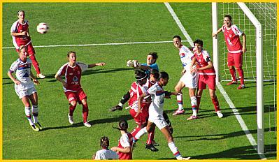 Lyon cafouillage devant le but