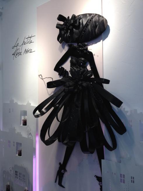 La Petite Robe Noire au 68 avenue des Champs Elysées