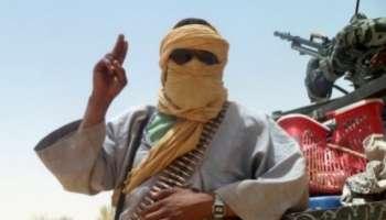 Un rebelle islamiste d'Ansar Eddine près de Tombouctou, le 24 avril 2012.