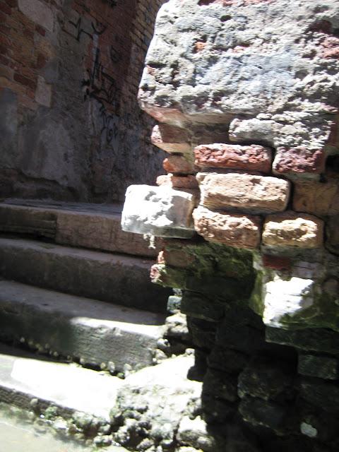 Encore dans la barque bleue