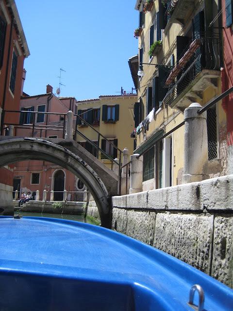 Encore dans la barque bleue