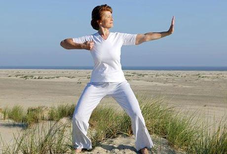photolibrary_RM_photo_of_woman_doing_tai_chi_on_beach