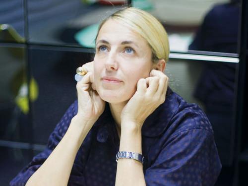 Table en verre Crossing par Patricia Urquiola