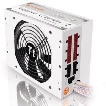 1236173-thermaltake-toughpower-xt-1275w-platinum-snow-edition-4- 1236173 thermaltake toughpower xt 1275w platinum snow edition 4 Thermaltake : 1275 Watts de puissance hivernale