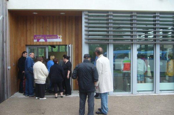 Carnaval à Beaulieu : la météo peu avenante avait obligé à rapatrier le spectacle dans la salle Raoul Dautry