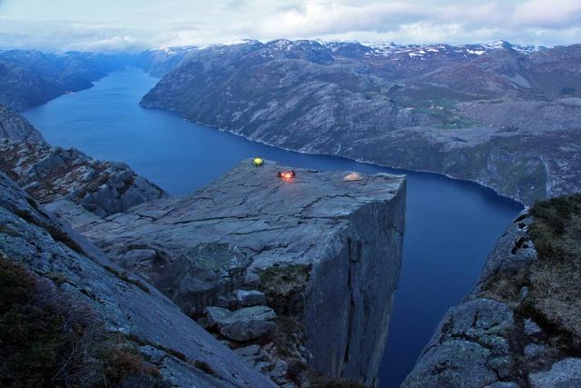 Preikestolen, Norvège – Vue sur le monde