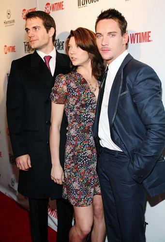 Henry Cavill,  Natalie Dormer et Jonathan Rhys Meyers à la première de la 2ème saison de “The Tudors”