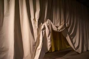 Du bunker à la table dressée, expérience sensible et spongieuse