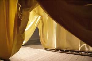 Du bunker à la table dressée, expérience sensible et spongieuse