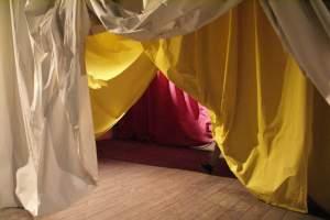 Du bunker à la table dressée, expérience sensible et spongieuse