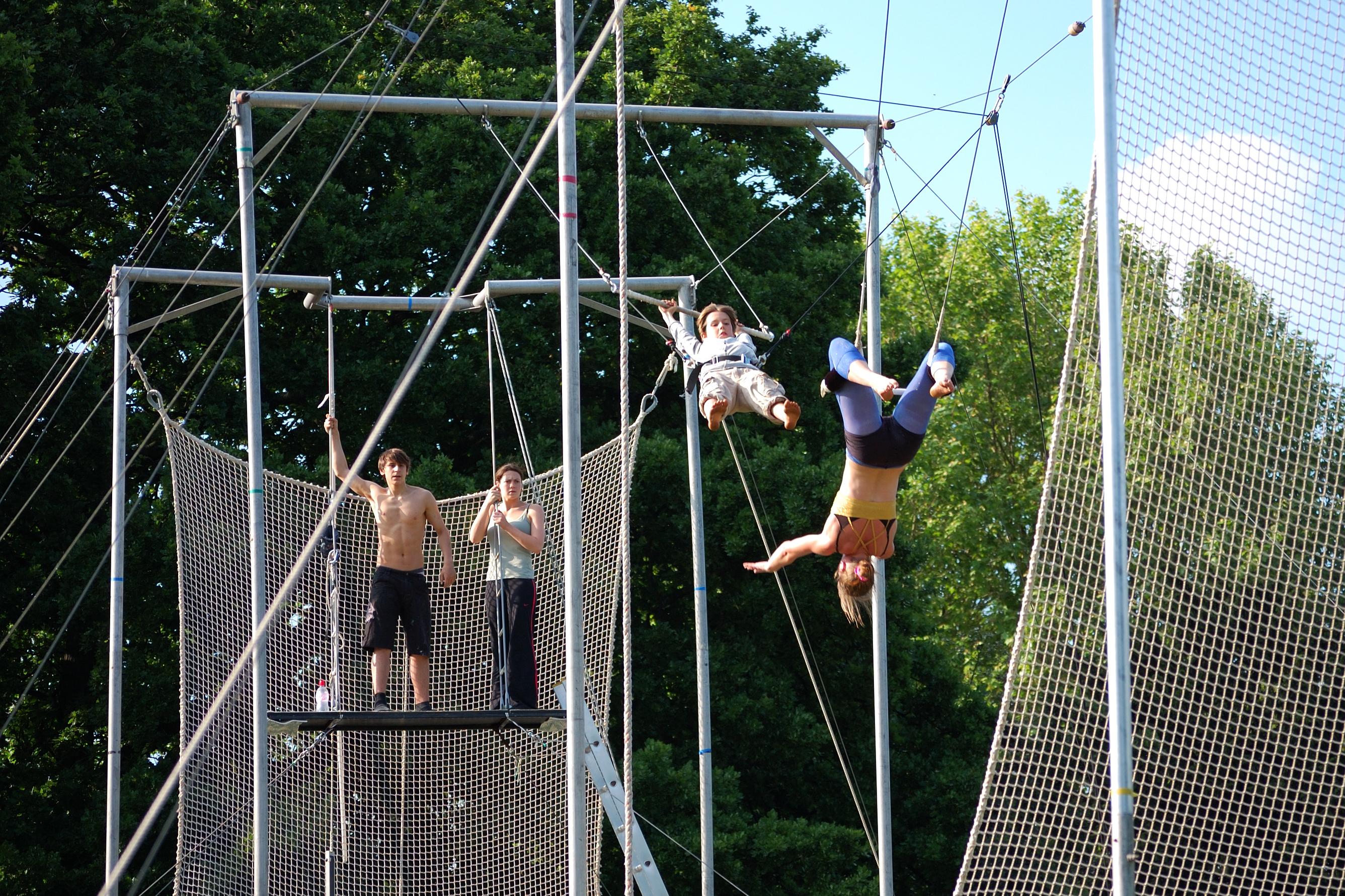 trapeze-volant-regents-park-L-88V5vN.jpeg