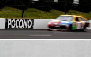 2012 Pocono June NASCAR Test Kyle Busch on track 300x188 NASCAR: Pocono 400, Présentation de la course