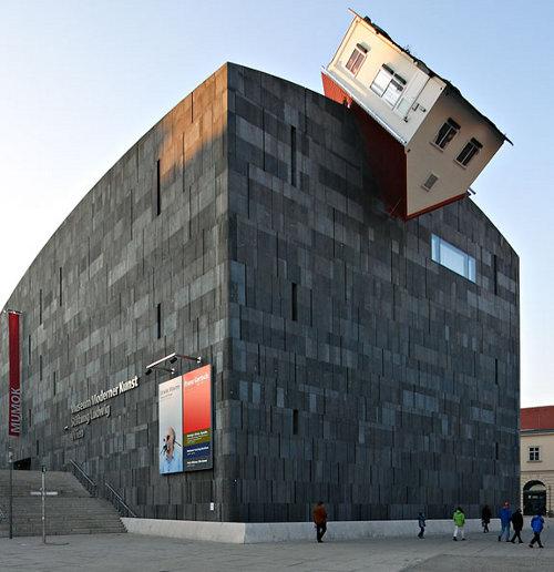 Exposition de mode et d’art au Mumok de Vienne