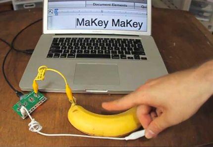 MaKey MaKey – An (géniaaaaaaaaaaaaaaaaaale) Invention Kit for Everyone