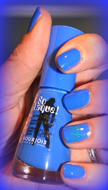 Bleu fabuleux de Bourjois et nail tatoos......