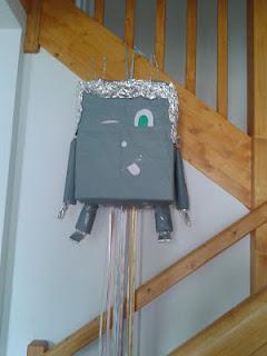 DIY : Yvan l'extraterrestre... Ou comment créer une Piñata!!!