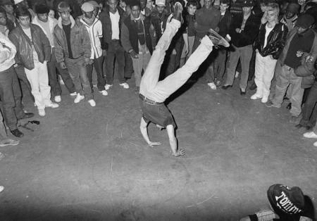 MOUVEMENT : DU TERRAIN VAGUE AU DANCE FLOOR 1984-1989