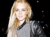 Lindsay Lohan détruit Porsche retourne travail