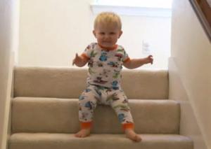 Descendre les marches… Un grand pas pour mon petit bout!