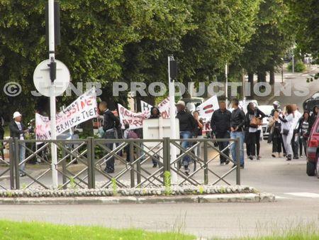 Manifestation 01b Amine Bentounsi Noisy-le-Sec le 9 juin 2012 © JENB Productions