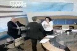 Grèce : un député néo-nazi agresse 2 députées en direct à la télé