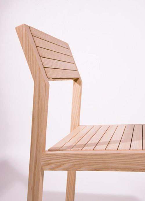 Sourire de chaise par Satoshi Ohtaki