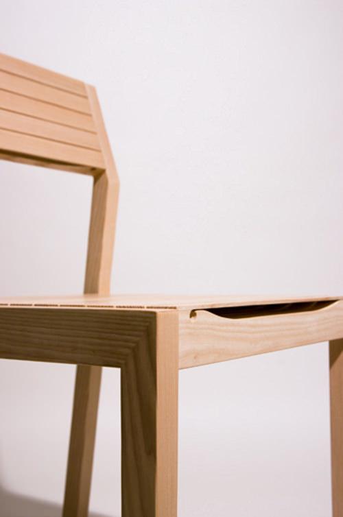 Sourire de chaise par Satoshi Ohtaki