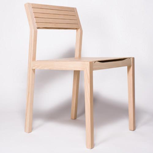 Sourire de chaise par Satoshi Ohtaki