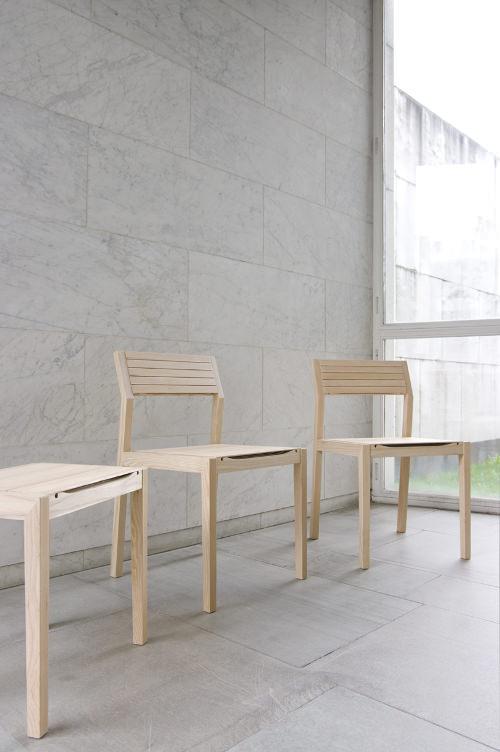 Sourire de chaise par Satoshi Ohtaki