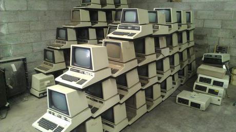 Vous aimez le retrogaming ? Vous avez 4300$ ? Venez voir ! ebay_70_commodore_1