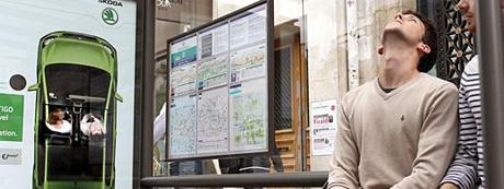 14 skoda thumb Testez la Skoda dans un abribus !