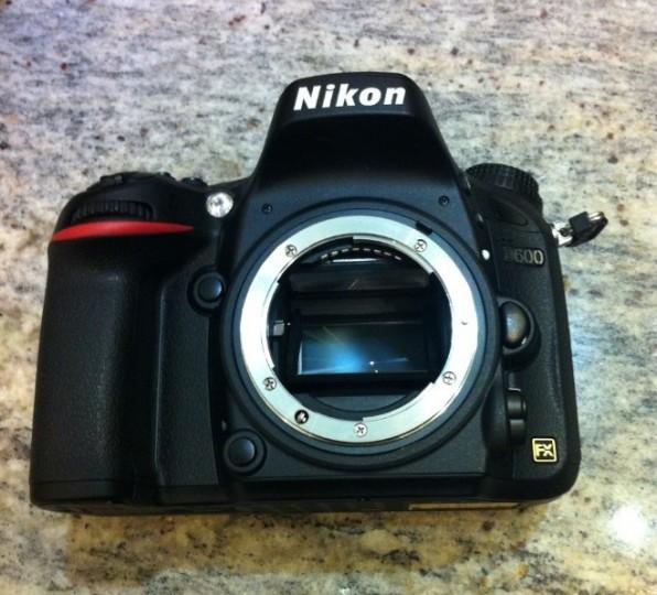 nikon d600 font 596x540 Nikon D600, le Plein Format pour tous ?