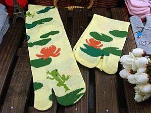 Tabi_chaussettes_japonaises_grenouilles-jaunes_LRG.jpg
