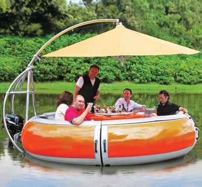 Un bateau barbecue pour vos repas sur l’eau…