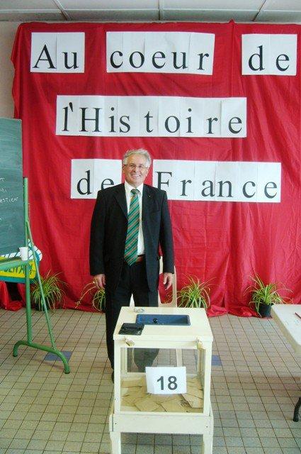 Les élections 2012 au nouveau bureau de vote de l'école Paul Langevin à Lomme : un moment historique !
