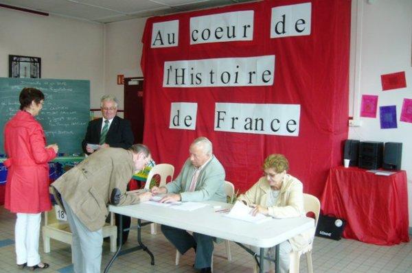 Les élections 2012 au nouveau bureau de vote de l'école Paul Langevin à Lomme : un moment historique !