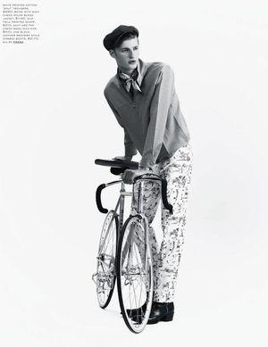 Looks homme de Prada du printemps et été 2012.